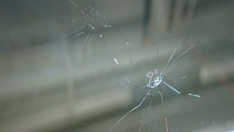 MBUSA_How-To_Video_Windshield.00_00_13_12_800x450