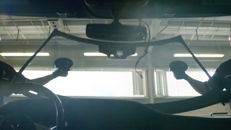 MBUSA_How-To_Video_Windshield.00_00_18_05_800x450