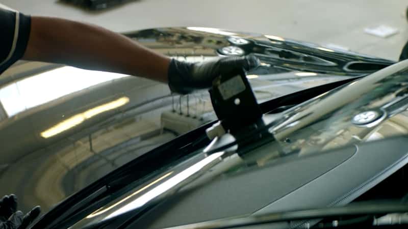 MBUSA_How-To_Video_Windshield.00_00_21_04_800x450