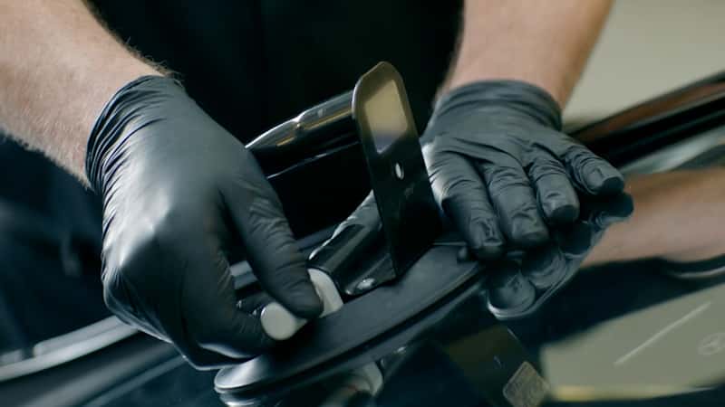 MBUSA_How-To_Video_Windshield.00_00_27_02_800x450