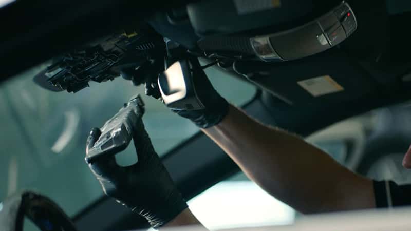 MBUSA_How-To_Video_Windshield.00_00_29_02_800x450