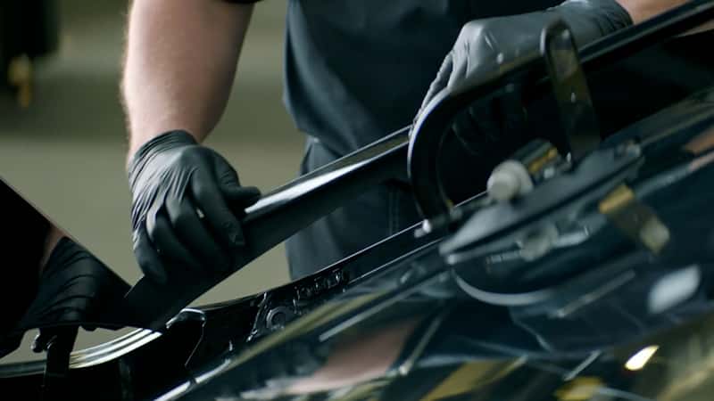 MBUSA_How-To_Video_Windshield.00_00_36_21_800x450