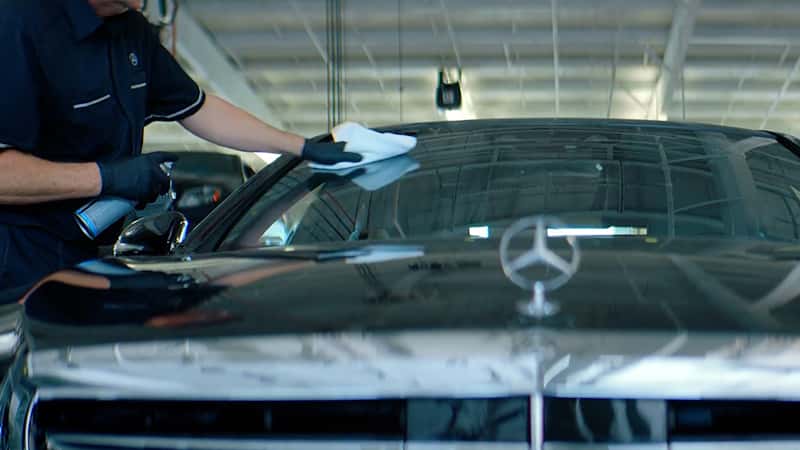 MBUSA_How-To_Video_Windshield.00_00_47_15_800x450