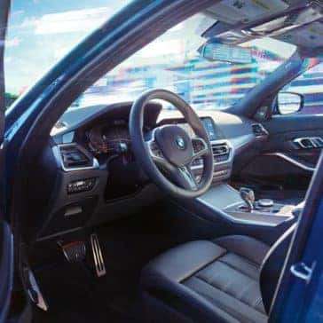 2019-BMW-3-Series-spacious-cockpit