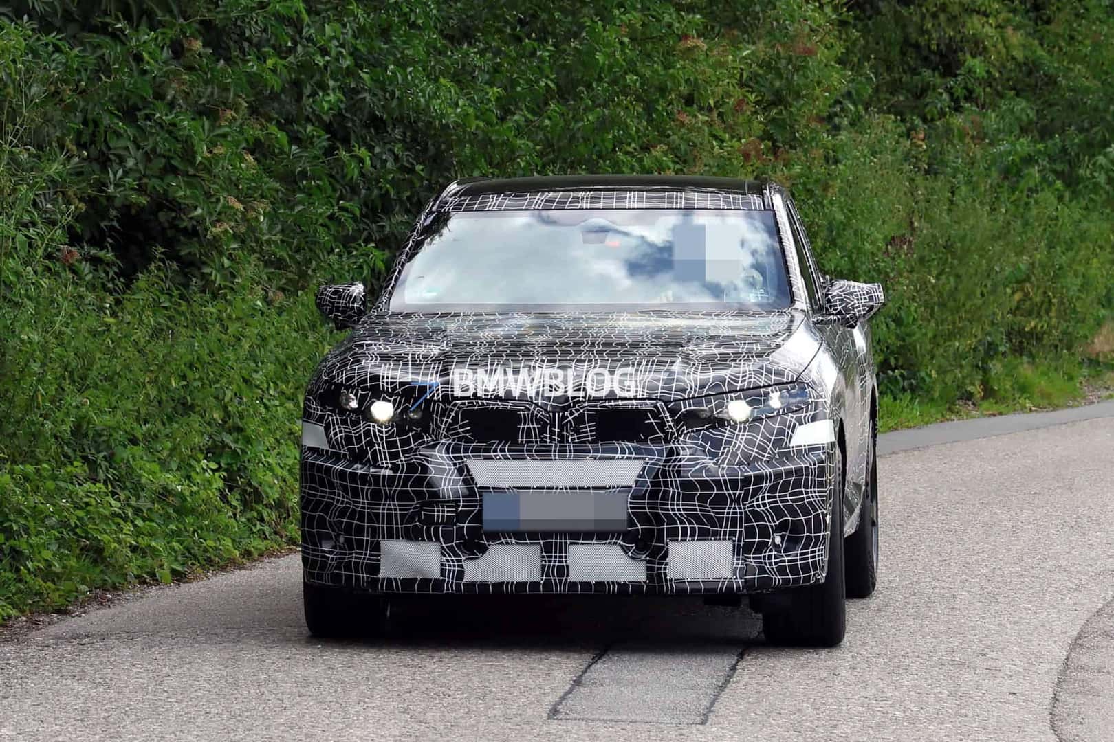 Camouflaged prototype of the electric BMW X5 M (G95)