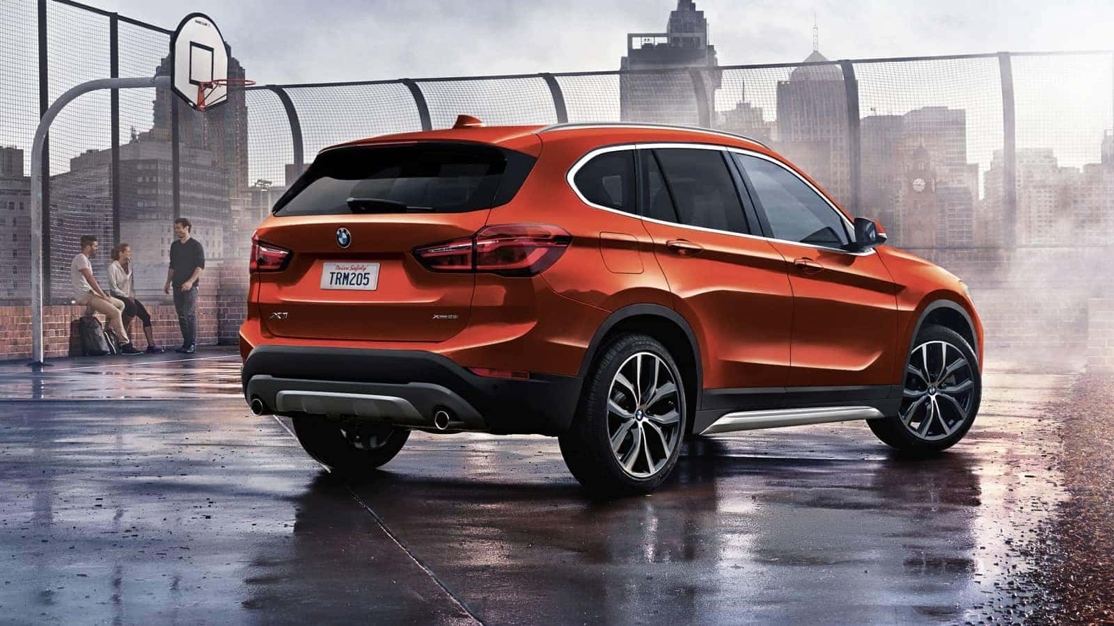 2019-BMW-X1-explore-the-city