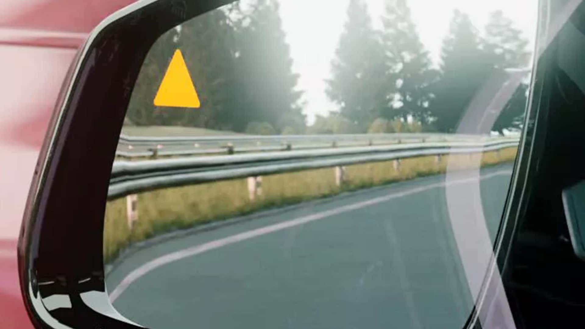 Blind Spot Assist in Read View Mirror of MW Z4 30i Roadster