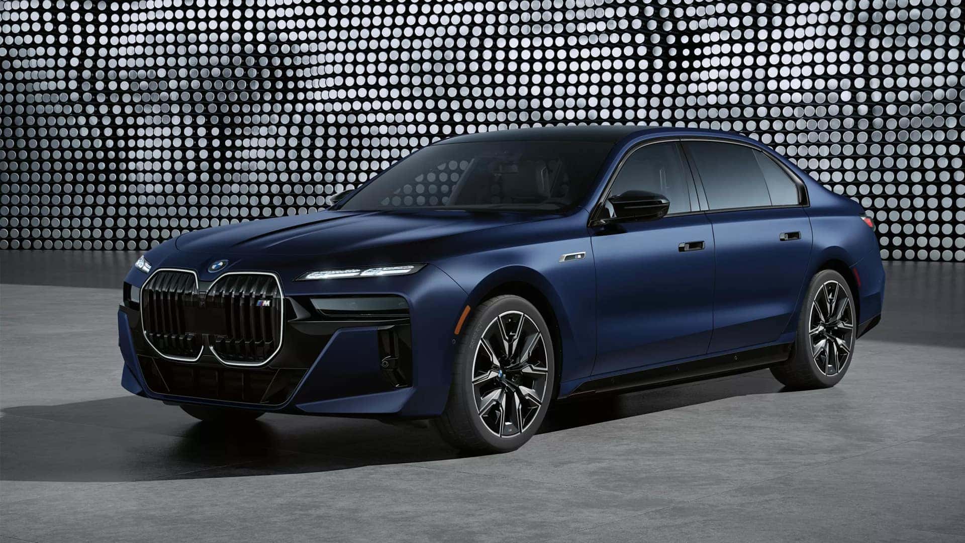Blue 2026 BMW Series 7 sedan