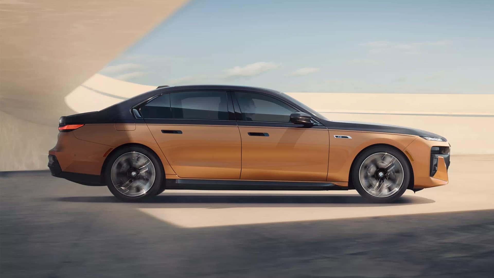Two toned 2026 BMW Series 7 sedan