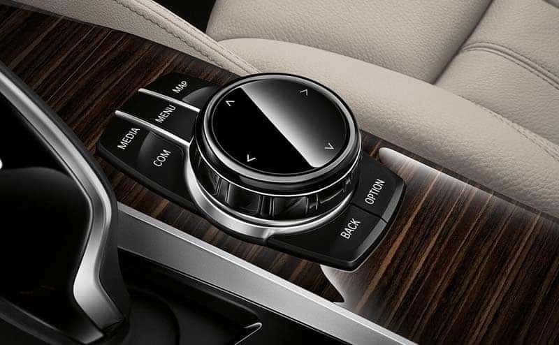 2019 BMW 5 Series interior features