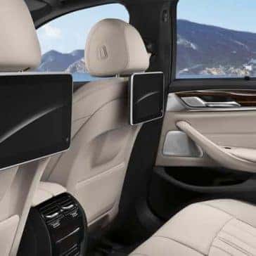 2019 BMW 5 Series entertainment features