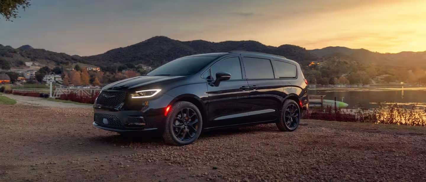 2025 Chrysler Pacifica Near Lake