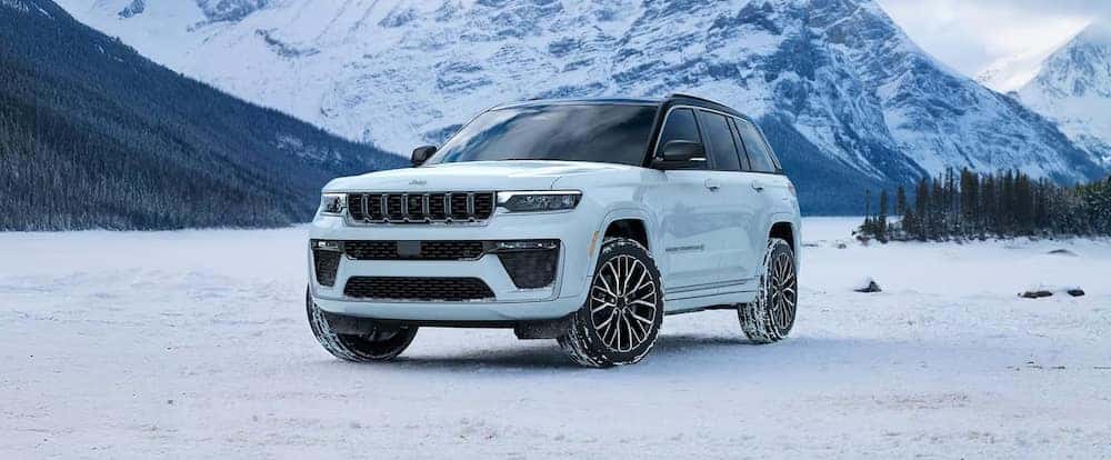 Jeep Grand Cherokee in Snow