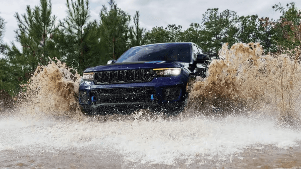Grand Cherokee L Driving Through Water