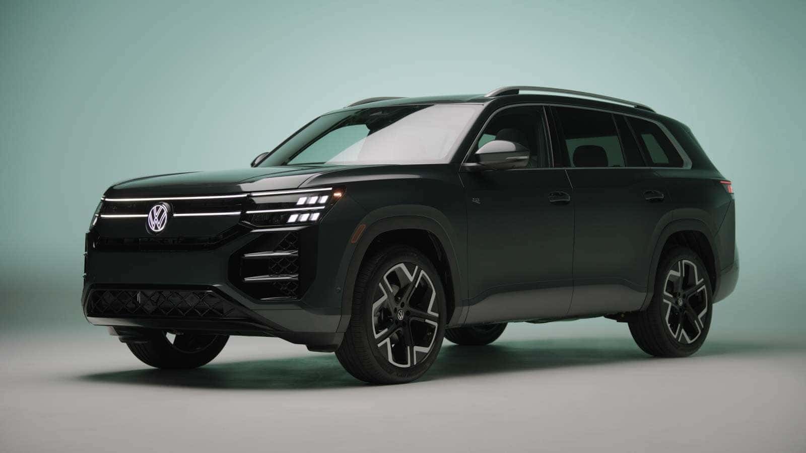 Front three-quarter view of the redesigned 2027 Volkswagen Atlas three-row SUV