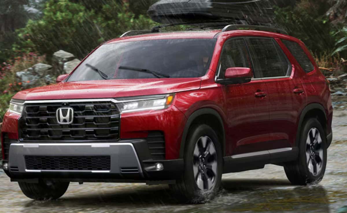 Honda Pilot three-row SUV, cross-shopped against the 2027 Volkswagen Atlas at Emich Volkswagen in Denver