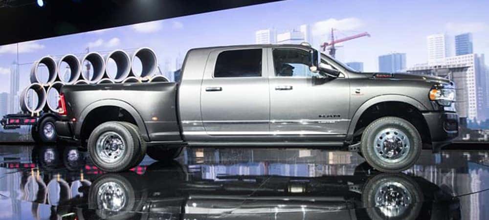 Ram 3500 Hd Pickup Debuts With 1 000 Lb Ft Of Torque