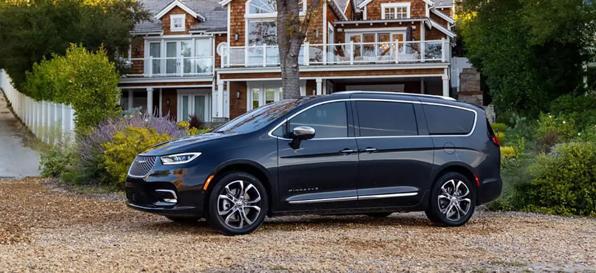 The Competition Is Trying To Compete With the 2021 Chrysler Pacifica ...