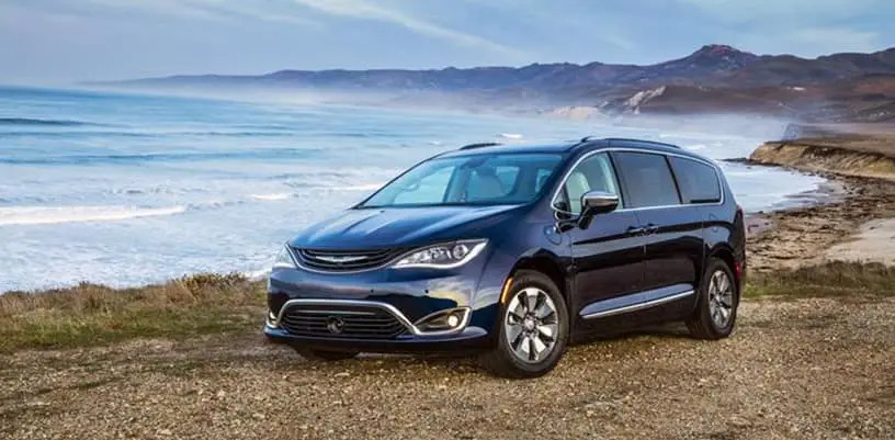 Chrysler Pacifica Earns Awards From Edmunds & Parents Magazine