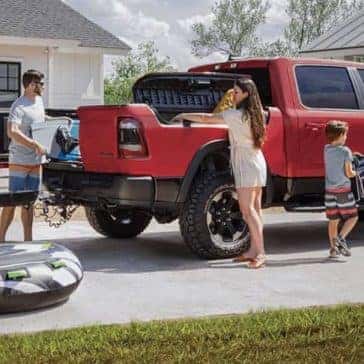 2020-Ram-1500-Rebel-multifunction-tailgate