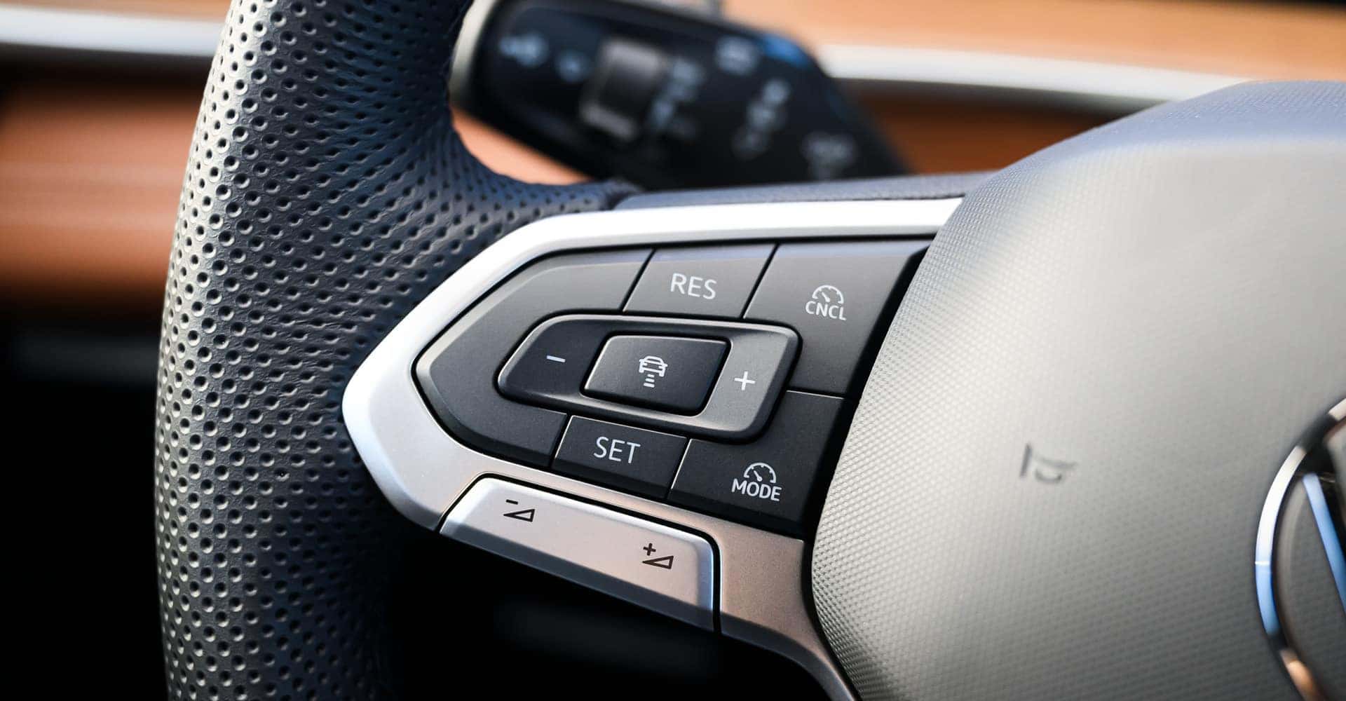 2025 VW Tiguan steering wheel controls