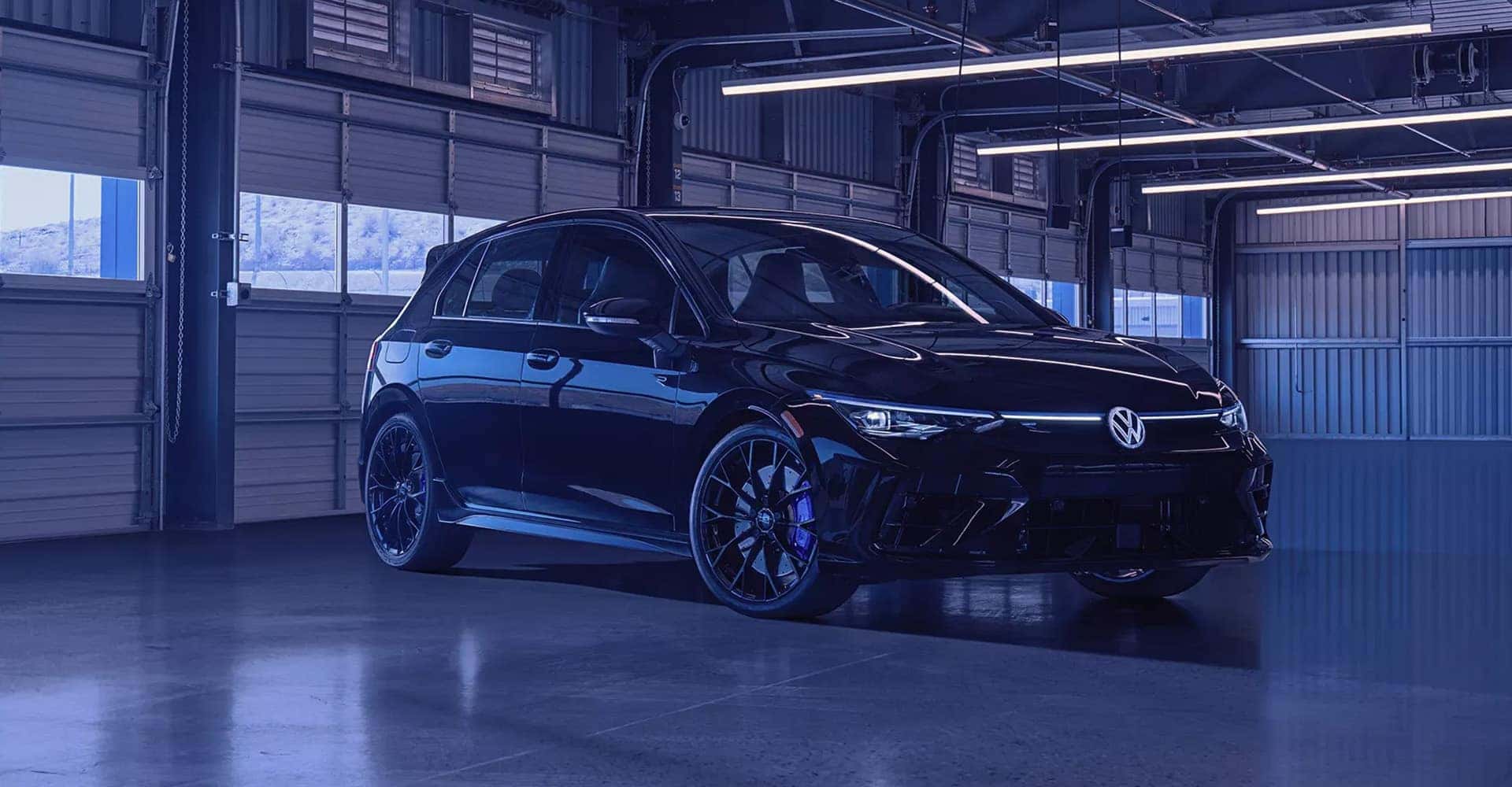 GolfR_Content_CarParkedInGarage