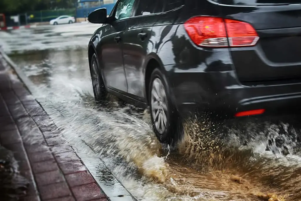 Tips for driving in high winds | Toyota of North Charlotte