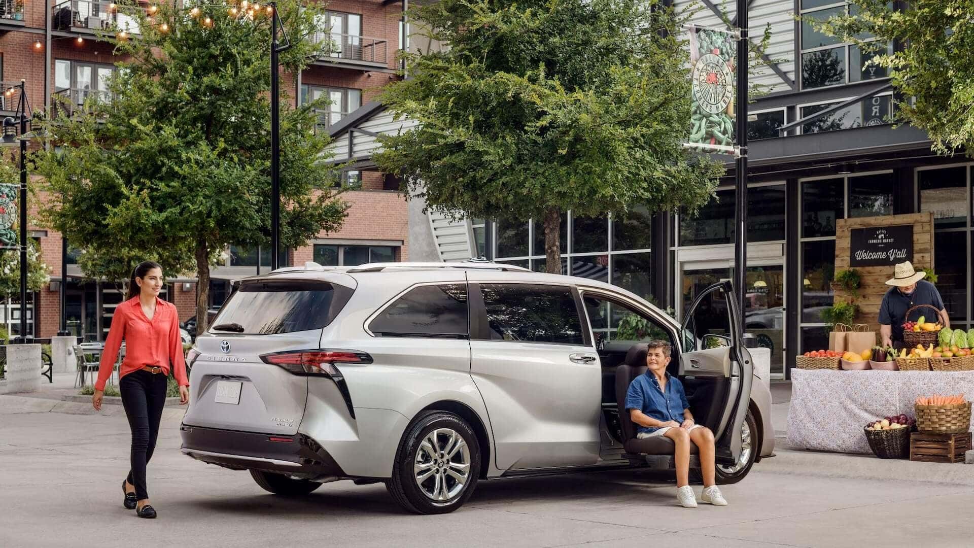 2024 Honda Odyssey vs. Toyota Sienna