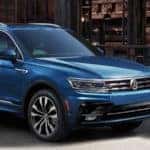 2020 volkswagen tiguan parked on the street in the city